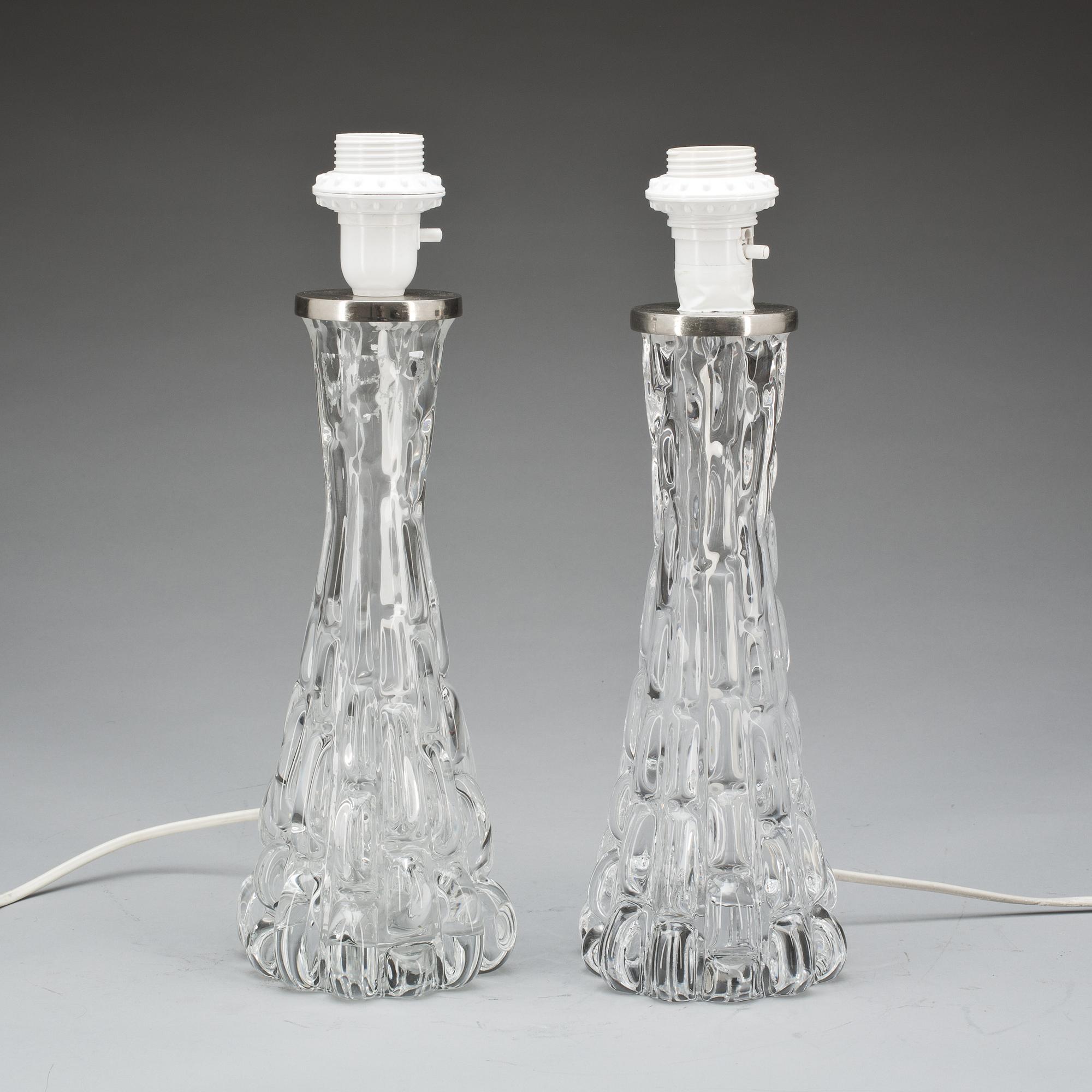 BORDSLAMPOR, ett par glas. Carl Fagerlund Orrefors. 1900-talets andra hälft.
