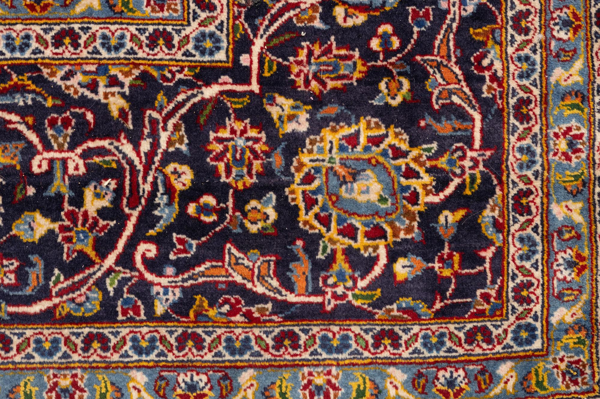 Carpet, oriental, approx. 385 x 292 cm.