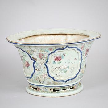 YTTERFODER, porslin. Sen Qing dynastin.