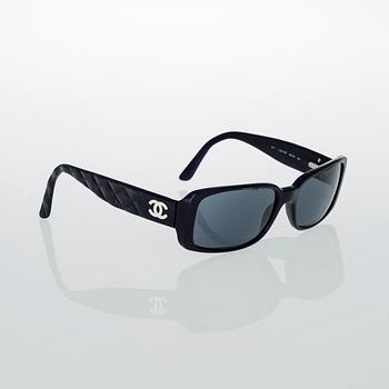 AURINKOLASIT, Chanel.