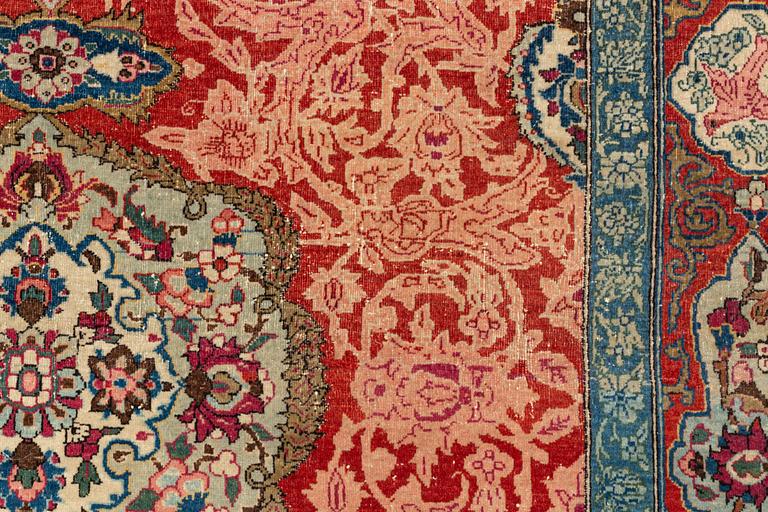 A carpet, antique/semi-antique, Esfahan ca 196 x 137 cm.