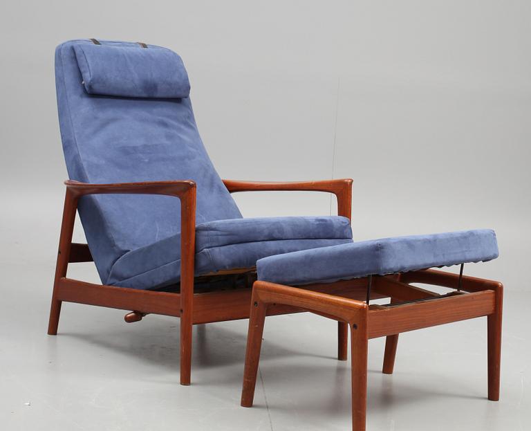FÅTÖLJ MED FOTPALL, 1960-tal. Teak.