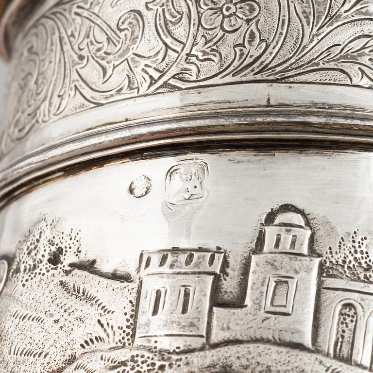 Dryckeskanna, silver, möjligen Hannover 1800-tal, importstämplad London 1878.