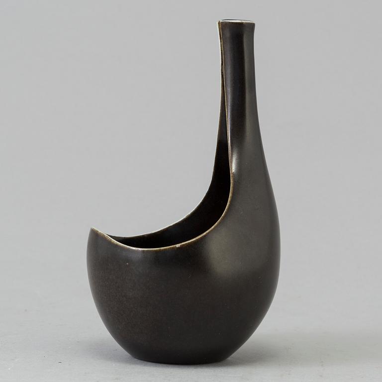 A stoneware bowl by Stig Lindberg for Gustavsberg.
