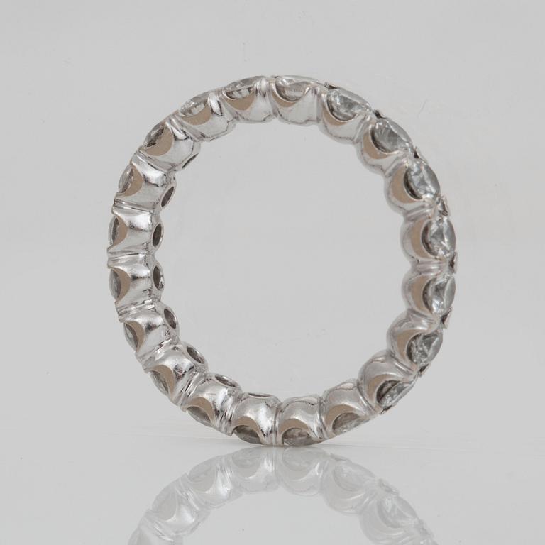 An eternity brilliant-cut diamond ring, circa 2.00 cts in total. Quality circa H-I/VS-SI.