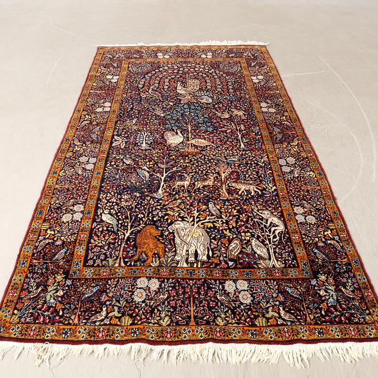 Carpet Kirman semi-antique figural approx. 263x147 cm.