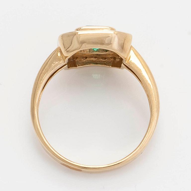 Ring, 14K gold, with an emerald and diamonds. Finnish import marks 1997.