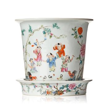 878. A famille rose flower pot, late Republic, China, 20th Century.