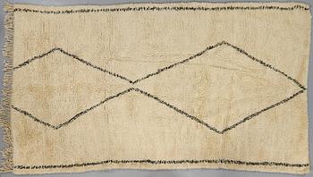 MATTA, Beni Ourain, troligen Marocko, modern tillverkning, 340 x 195 cm.