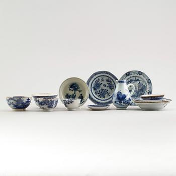 SAMLING KINESISKT PORSLIN, ca 14 delar, 1700-/1800-tal.