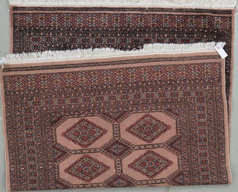 MATTA, Tekke Bochara. Ca 142 x 211 cm.