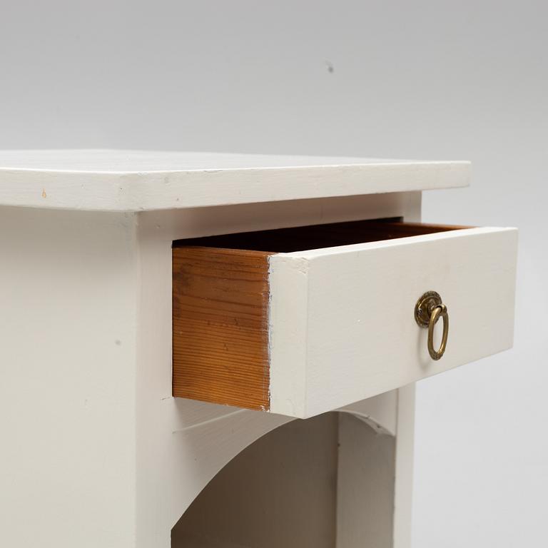 Sängbord, ett par, jugend, tidigt 1900-tal.