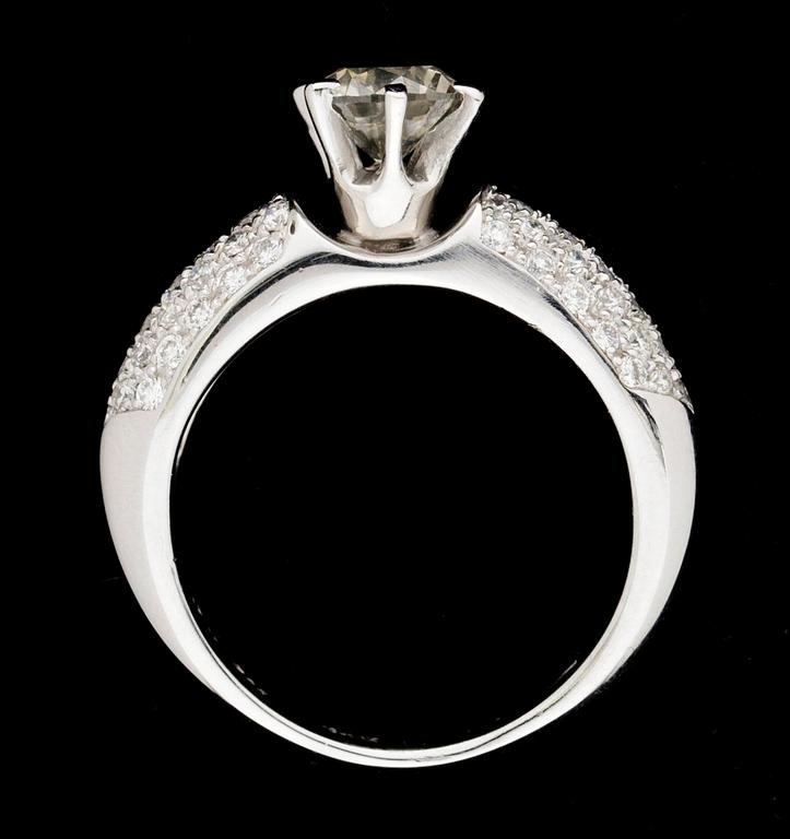 RING, vitguld med briljantslipad diamant,