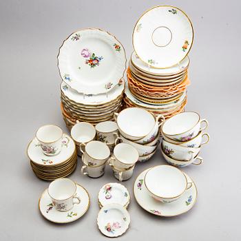 Royal Copenhagen, Kaffeservis, ca 60 delar, porslin, "Sachsisk Blomst", Kunglig Dansk.