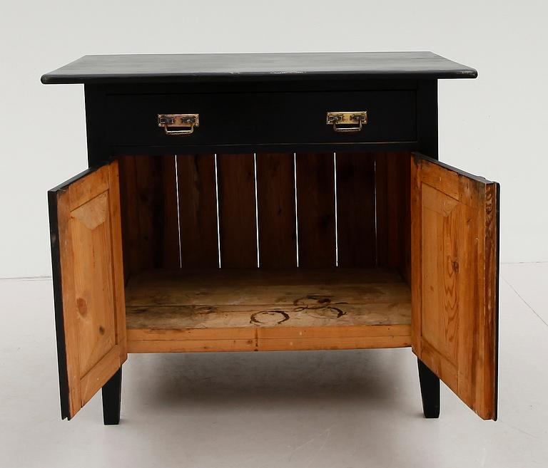 KOMMOD, tidigt 1900-tal.