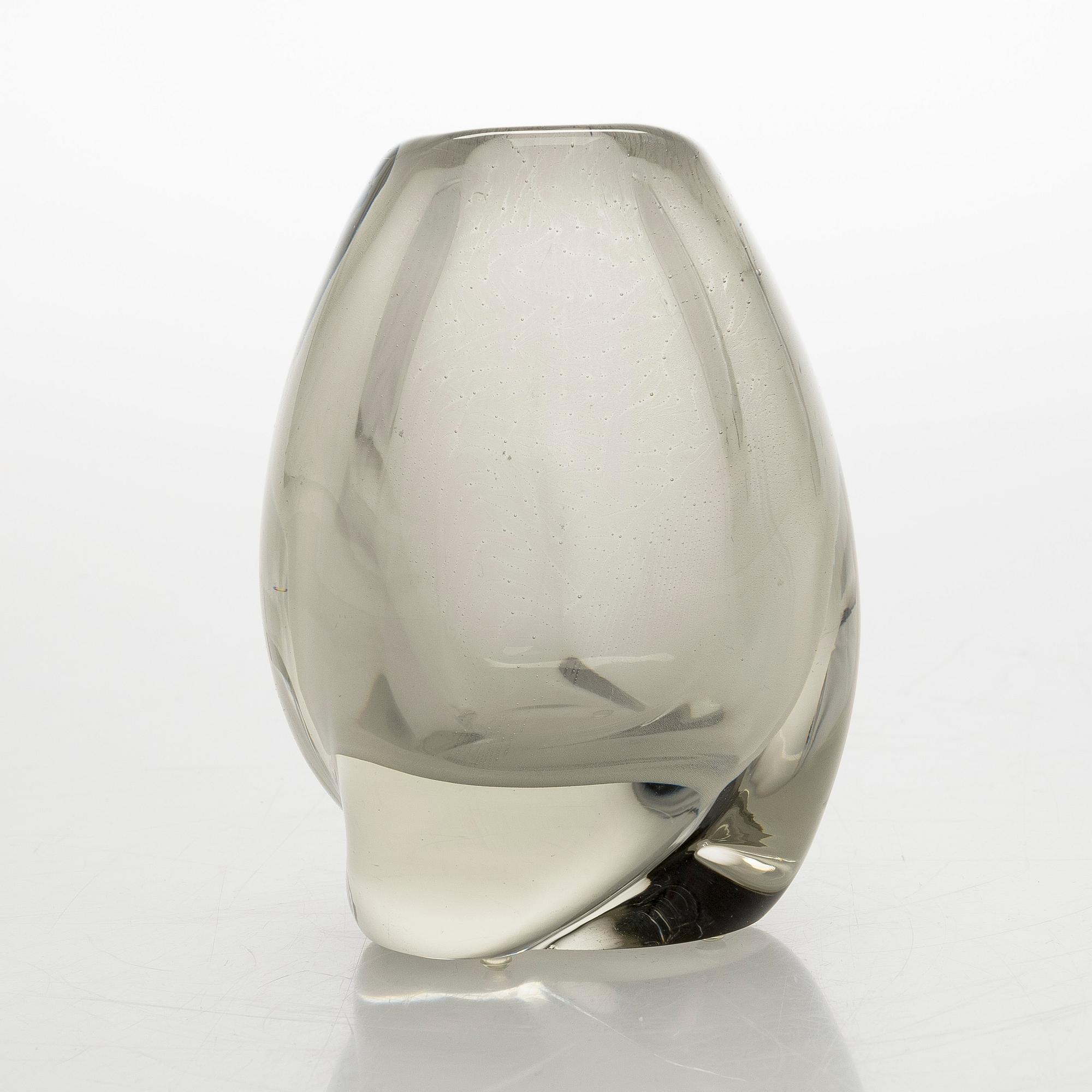 Gunnel Nyman, vas, modell "GN 35", signerad G. Nyman Nuutajärvi Notsjö -53.