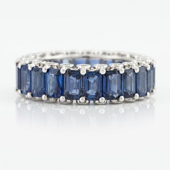 Ring, with sapphires and brilliant-cut diamonds.