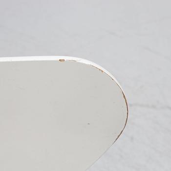 Arne Jacobsen, a pair of model 'Seven' chairs, Fritz Hansen, Denmark 1976.