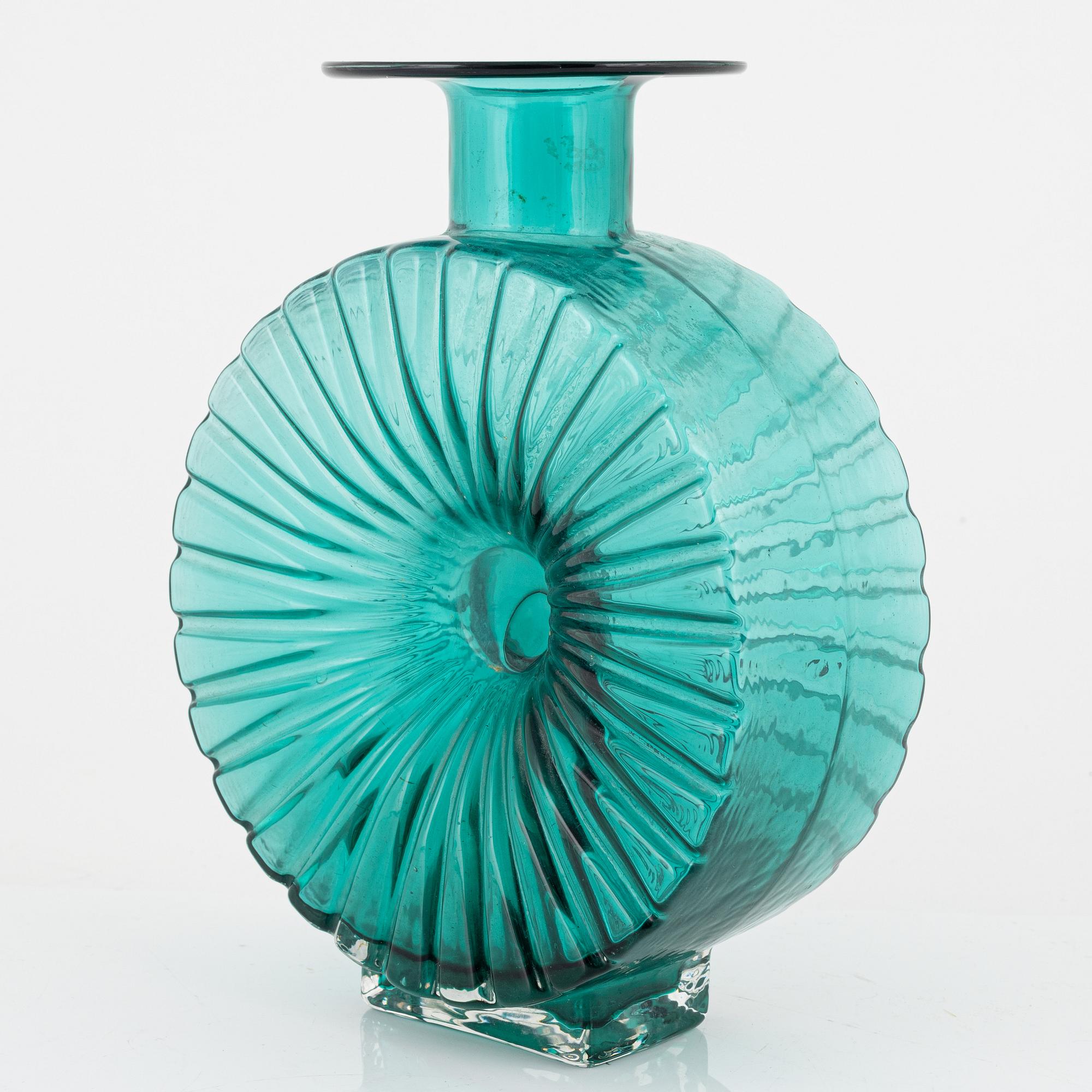 Helena Tynell, a 'Sun bottle' for Riihimäen Lasi Oy. In production 1964-1974.