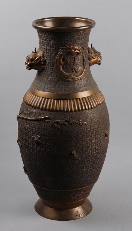 GOLVURNA, metall. Orientalisk.