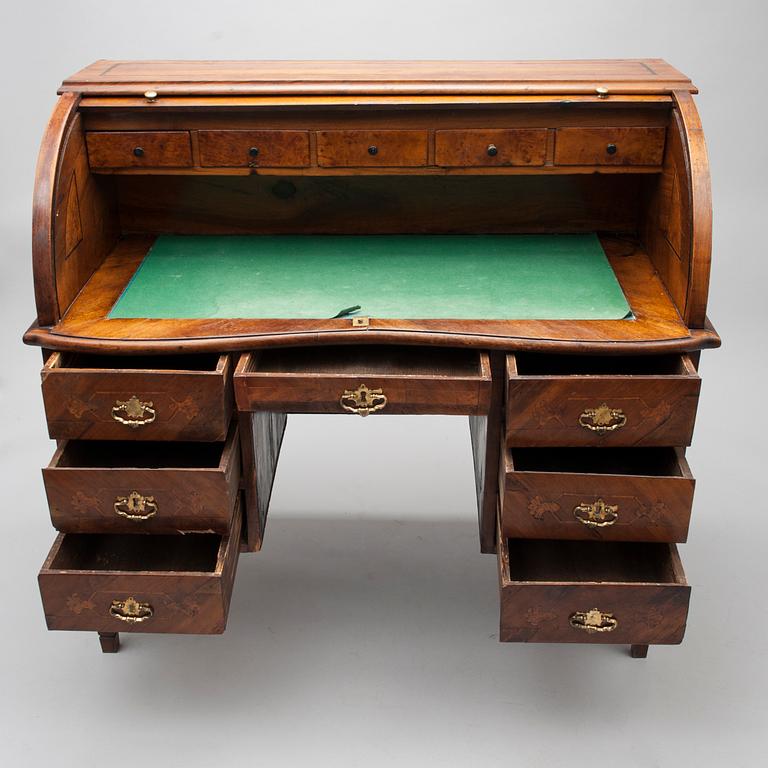 SKRIVBYRÅ / CYLINDERBYRÅ, möjligen Ryssland, 1700-senare hälft.