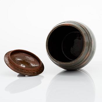 ALFRED WILLIAM FINCH, A jar with lid by Iris Finland 1901.