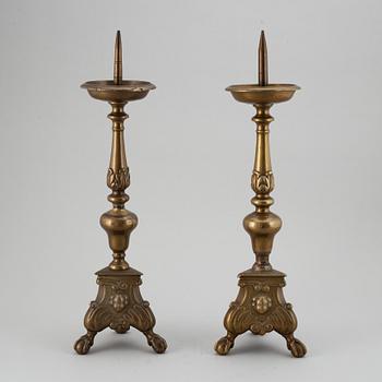 LJUSSTAKAR, ett par, brons, 1600-/1700-tal.
