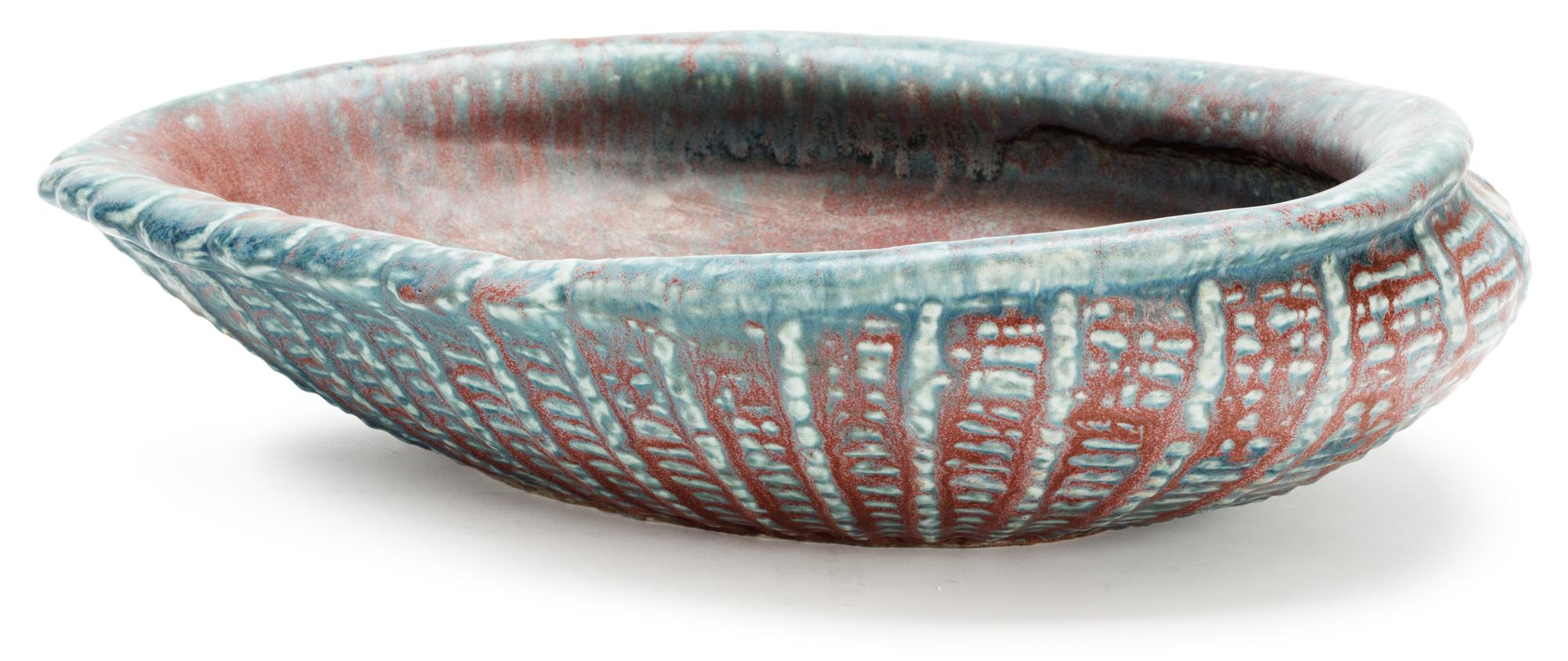 A Gunnar Nylund stoneware bowl in the shape of a seashell, Rörstrand.