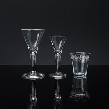 VINGLAS, SNAPSGLAS samt VATTENGLAS, 7+13+6=26 delar, "Enhörna", IKEA:s 1700-talserie, 1994.