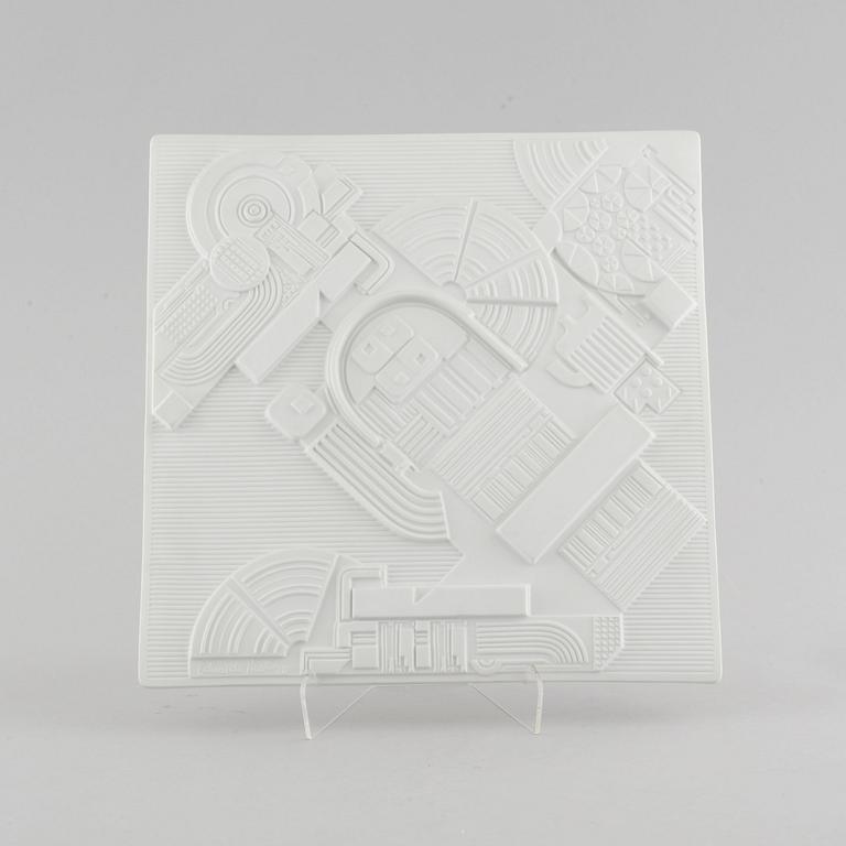 EDUARDO PAOLOZZI, a porcelian plate, Rosenthal, signed and numbered 2462/3000.