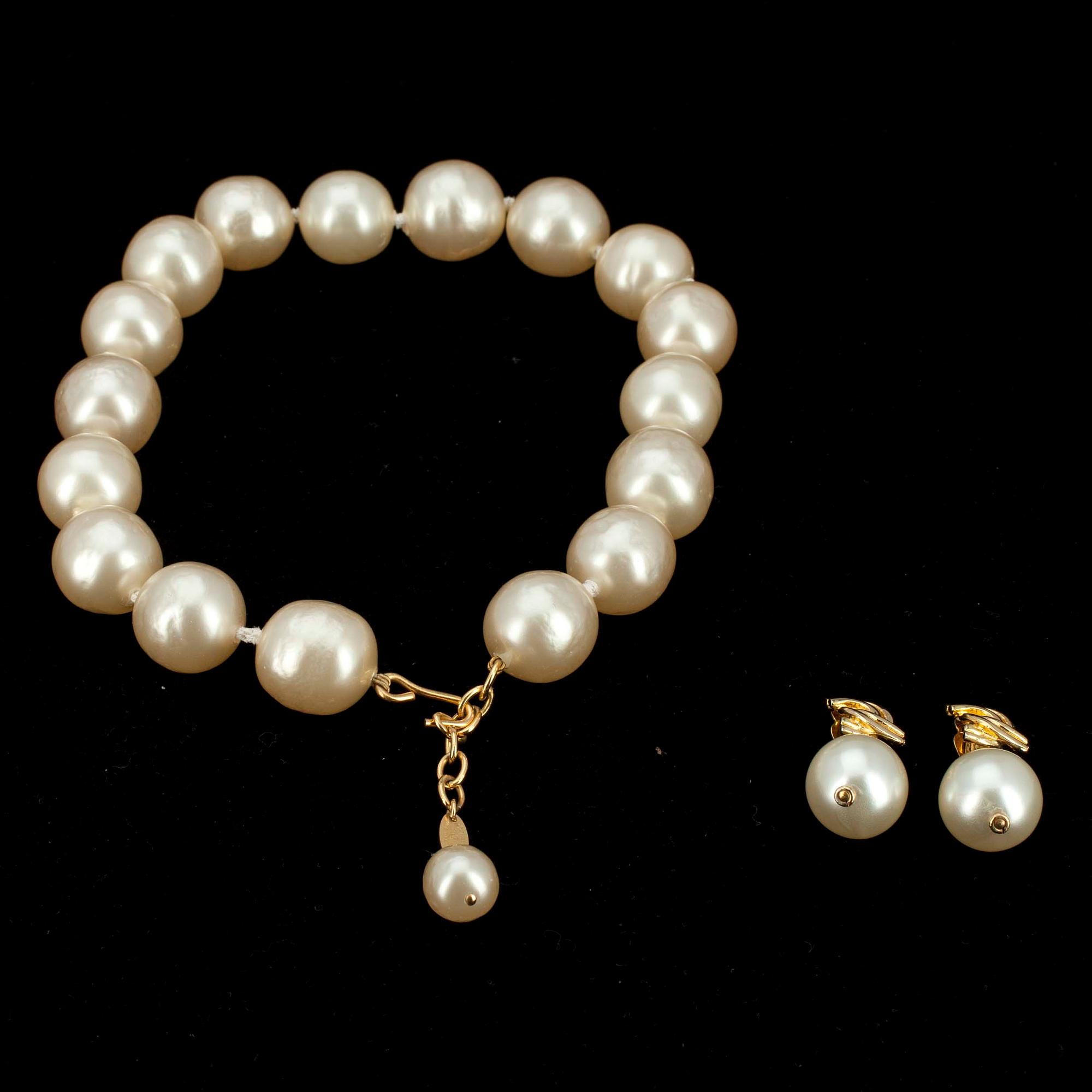 COLLIER MED ÖRHÄNGEN, gulmetall och fashionpärla, Chanel.