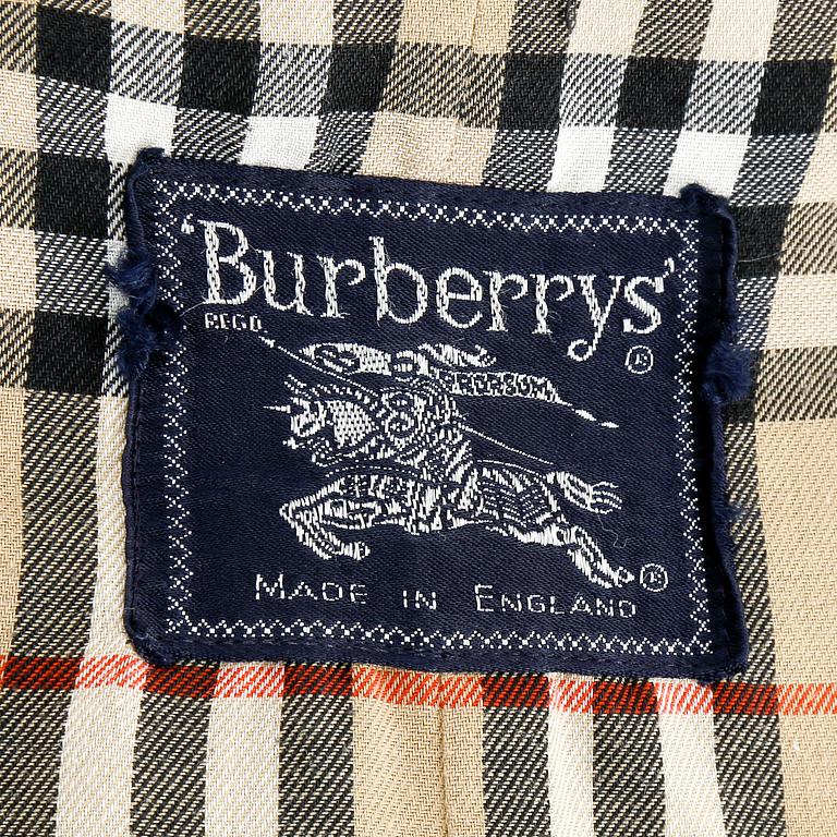 TRENCHCOAT, Burberry, England.
