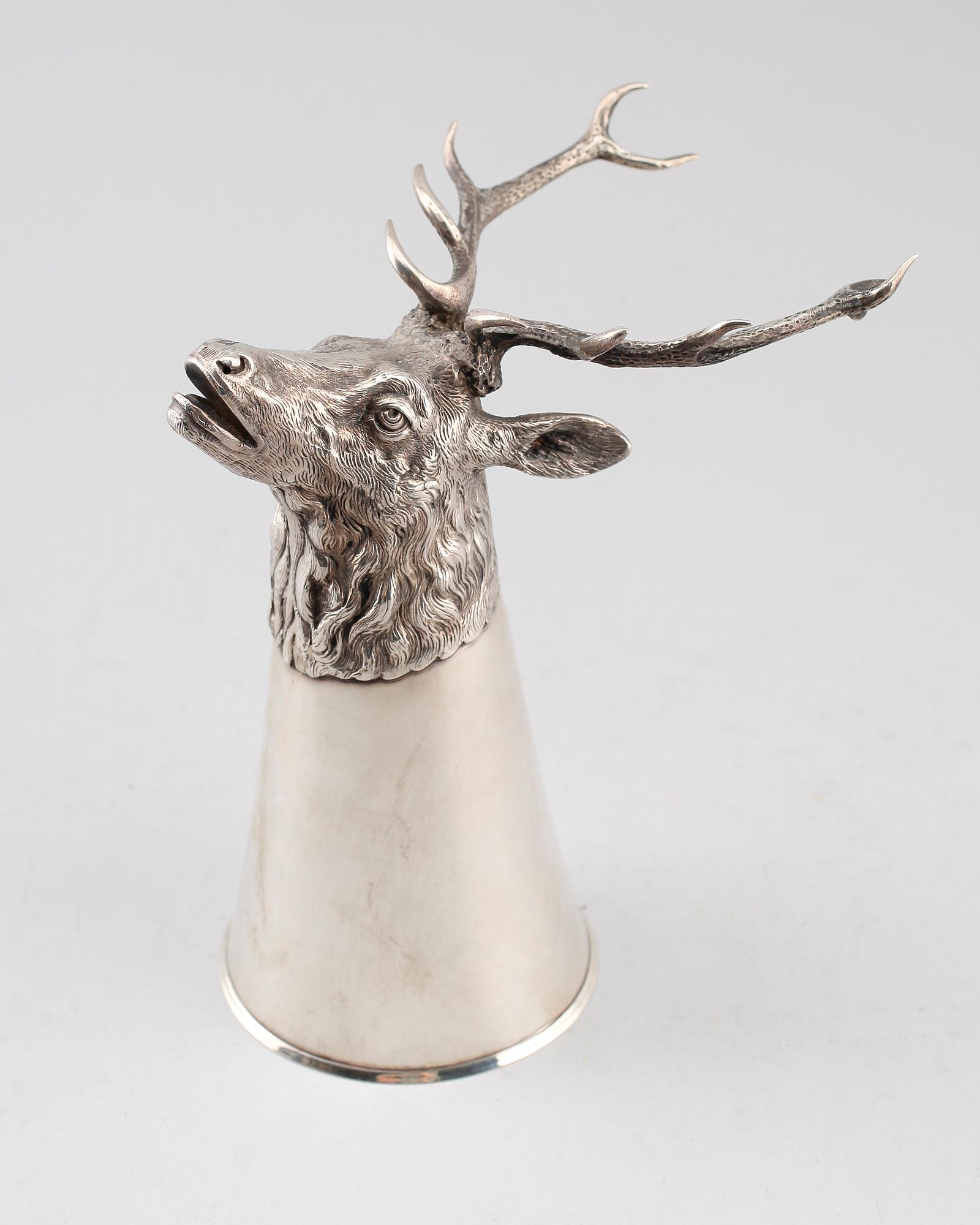 JAKTBÄGARE, silver, Tyskland, 1900-talets första hälft. Vikt ca 367 g.