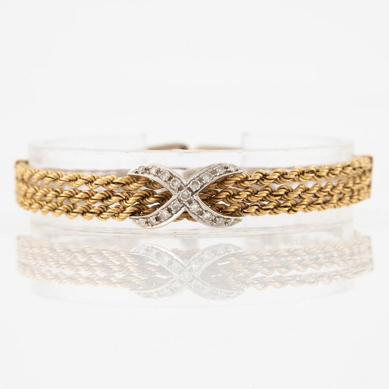 Bracelet in 18K gold with octagon-cut diamonds.