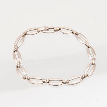Armband 18K vitguld med runda briljantslipade diamanter.