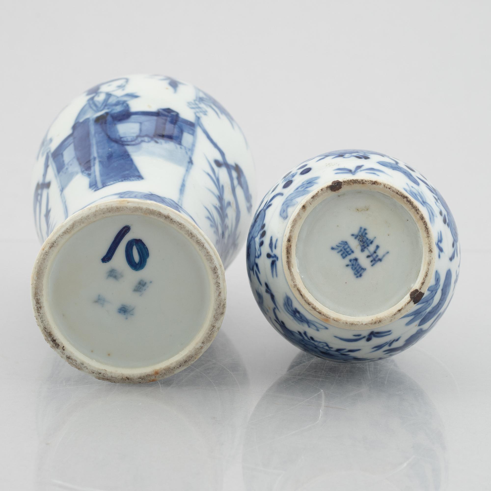 A group of four porcelain vases, Qing dynasty, 19th century/around 1900.
