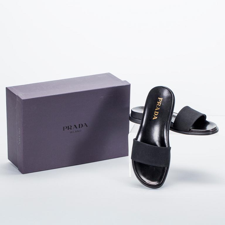 SKOR, Prada.