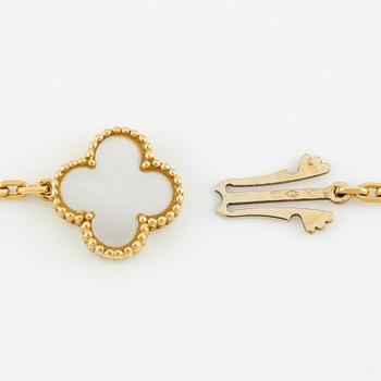 A Van Cleef & Arpels "Alhambra" necklace 18K gold with mother-of-pearl and onyx.