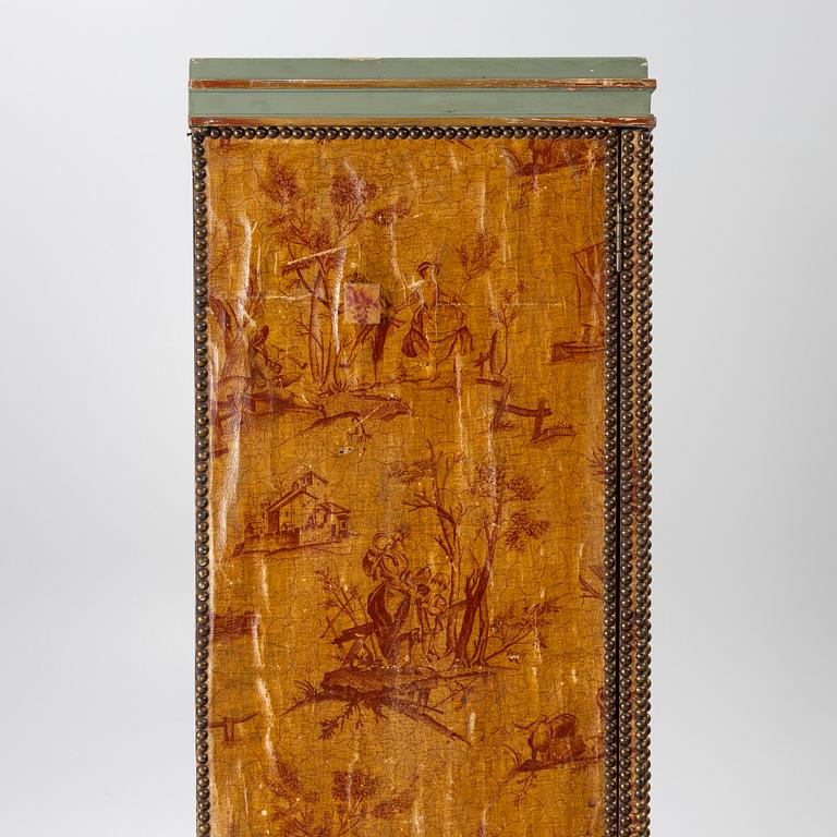 Wardrobe, first half of the 20th century.