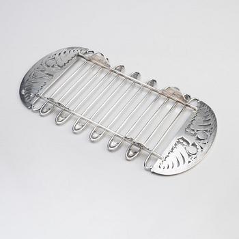 A silver asparagus cradle by Bolin, Moscow 1912-17.