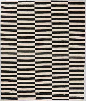 A Kelim carpet, ca 280 x 240 cm.