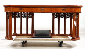 SKRIVBORD samt STOL MED FOTPALL, senempirestil, 1900-tal.