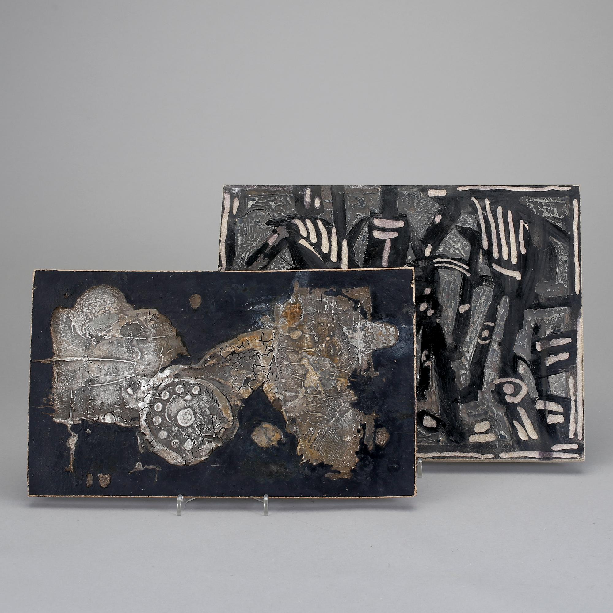 VÄGGPLATTOR, 2 stycken, stengods, Börje Skohg, Gustavsberg. Daterade 71 samt 72.