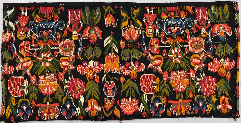 A carriage cushion, "Urnor och par", tapestry weave, ca 96 x 48,5 cm, Scania (Sweden), 19th century.