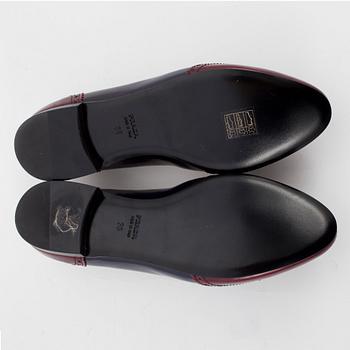 PRADA, a pair of two-toned leather loafers. Size 36.