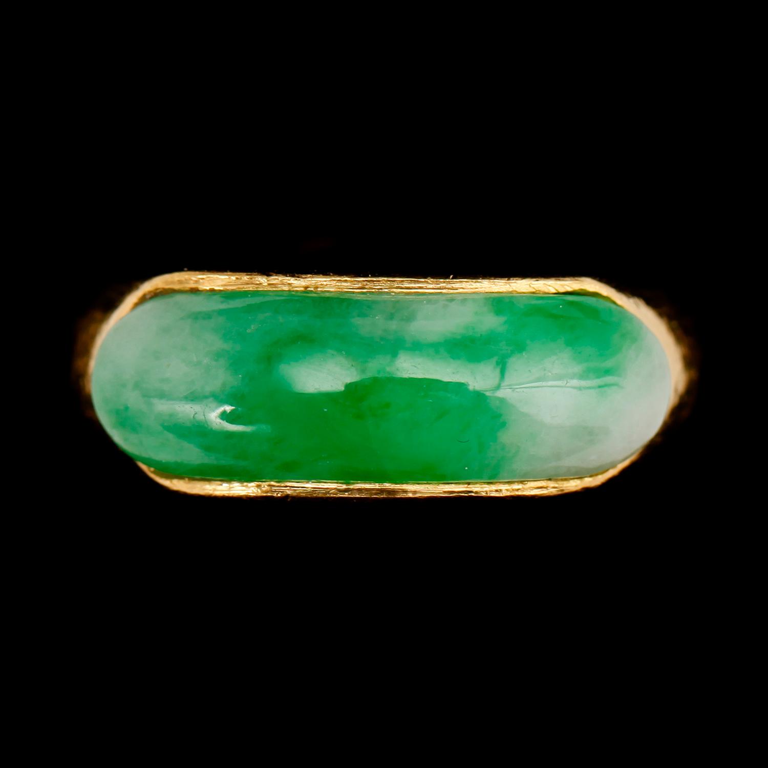 RING, 22 k guld, Kina, med jade.