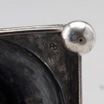Olof Hellbom, ljusstakar, ett par, silver, Stockolm 1798, sengustavianska.