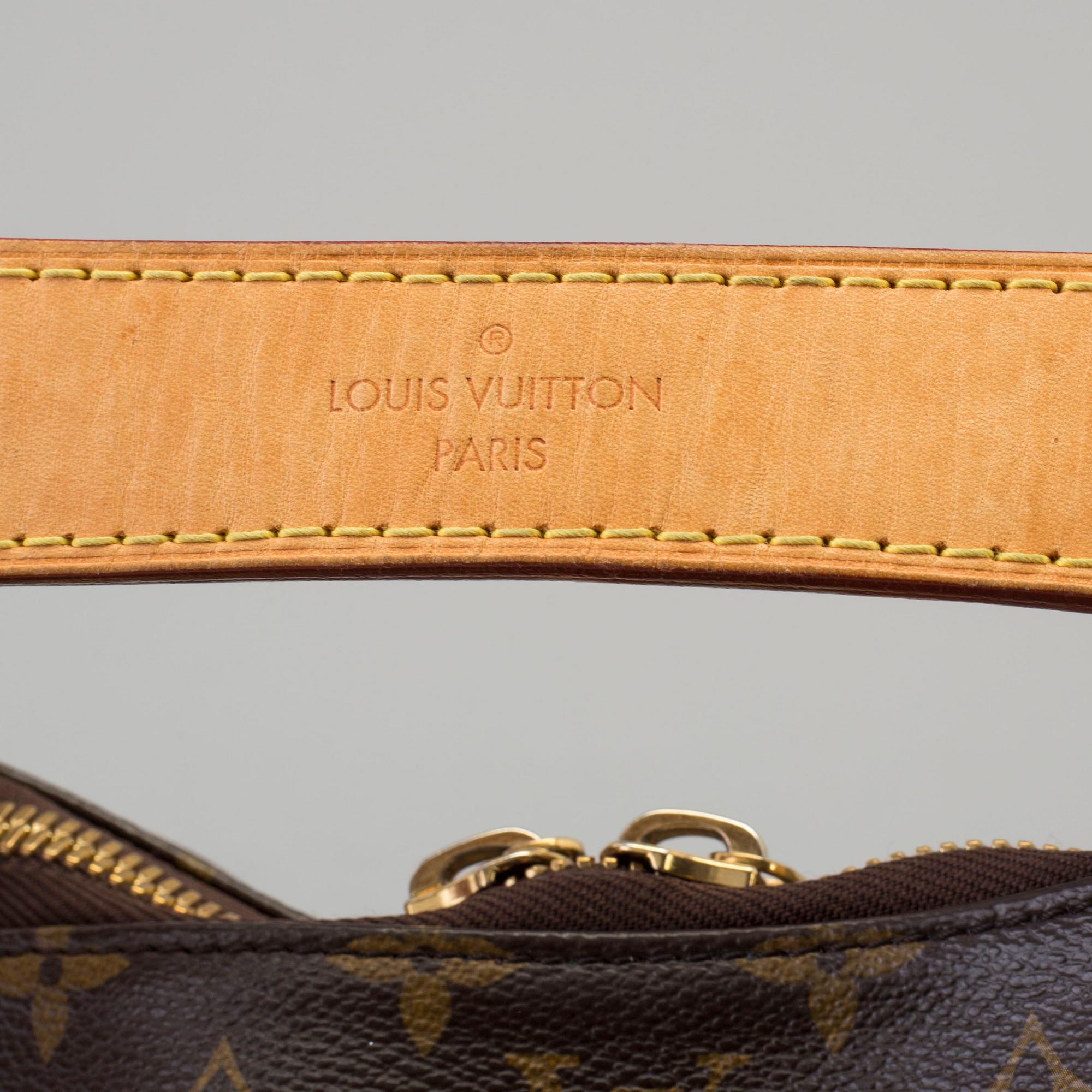 a LOUIS VUITTON 'Sully PM' bag.