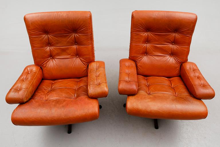 FÅTÖLJER, 1 par, 1900-talets andra hälft.