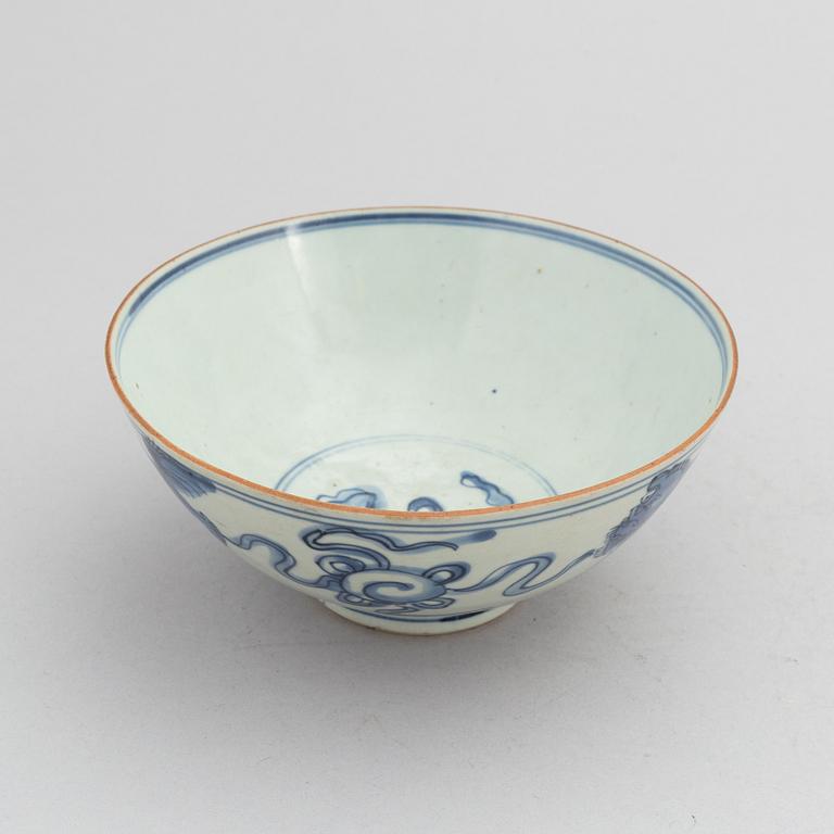 A Chinese blue and white porcelain bowl with buddhist lions chasing a ball with ribbons, Ming dynasty (1368-1644).